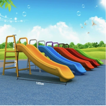 Cầu trượt ngoài trời