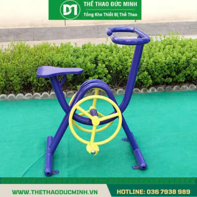 Xe đạp thể dục ngoài trời